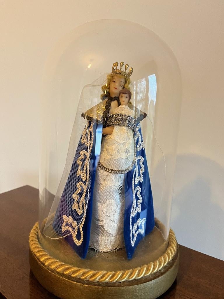 Madone et l'enfant sous une cloche, Enlèvement