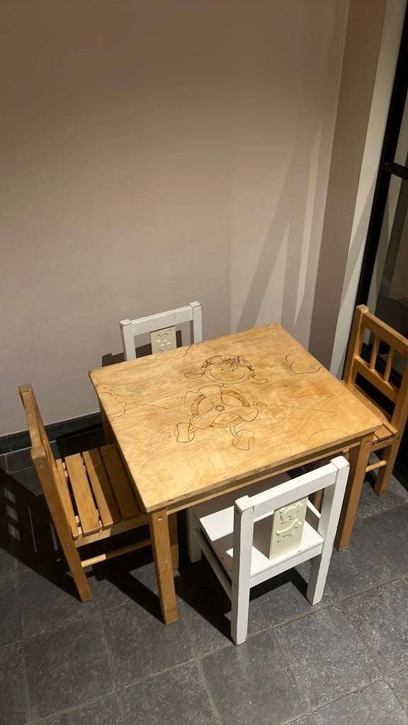 Kindertafeltje met 4 stoeltjes (hout), Kinderen en Baby's, Ophalen, Gebruikt