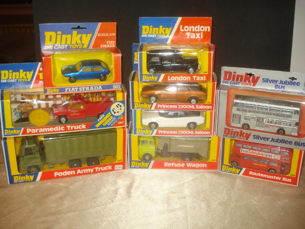 DINKY TOYS Lot de 9 Anciennes Voitures & Véhicules en Boîtes, Ophalen of Verzenden, Nieuw, Auto, Dinky Toys