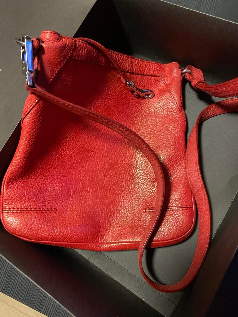 Schoudertas Delveaux rood, Handtassen en Accessoires, Zo goed als nieuw, Leer, Rood, Ophalen