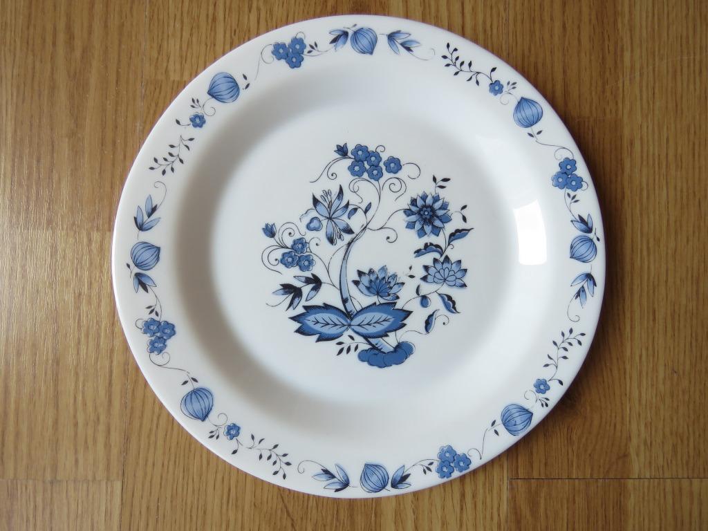 vintage arcopal assiette plate motif fleurs bleues aster, Enlèvement ou Envoi, Comme neuf, Assiettes(s)