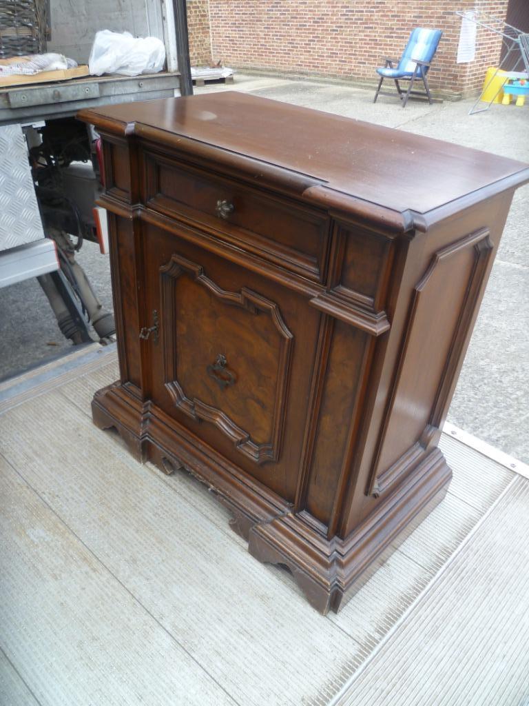 MACHONIEHOUTEN KAST, Ophalen