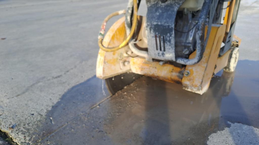 Betonzaagmachine te huur, Doe-het-zelf en Bouw, Ophalen, Zo goed als nieuw