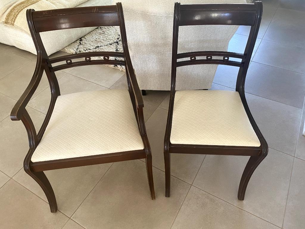 GRATIS 2 stoelen donkerhout met beige stoffen zit, Ophalen, Gebruikt, Twee, Bruin