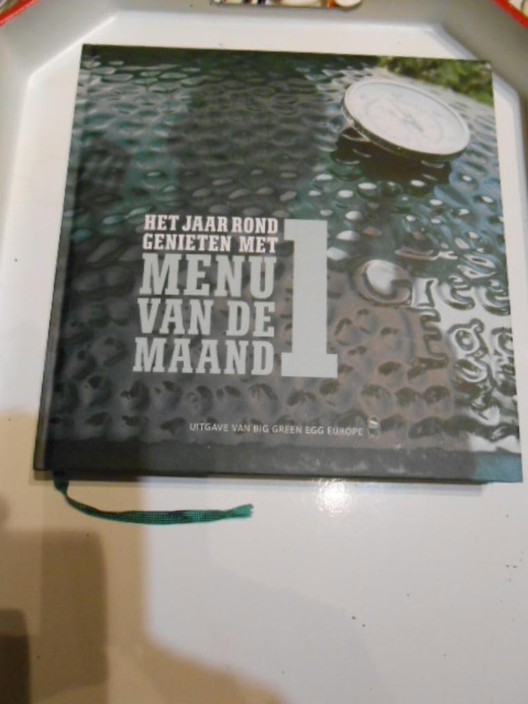 boek het jaar rond genieten met 1 menu van de maand, Ophalen of Verzenden, Zo goed als nieuw, De kok Ralph