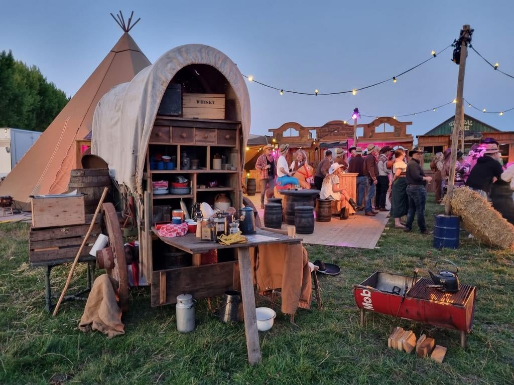 huur Bbq locomotief chuckwagon huifkar country  westernfeest