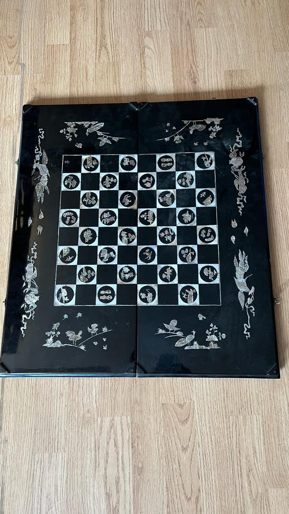 Authentiek Chinees schaakbord / backgammon met parelmoer, Een of twee spelers, Ophalen, Zo goed als nieuw, Reisspel