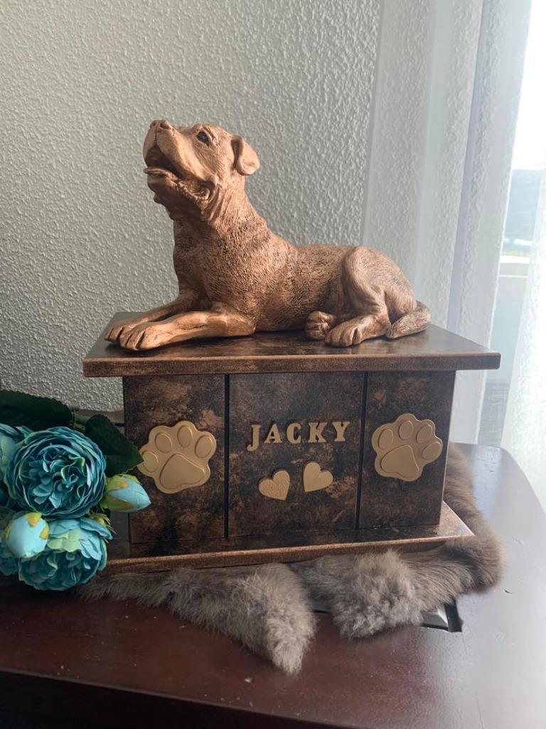 Amerikaanse Bulldog hondenbeeld op urn als set handgemaakt, Verzenden, Nieuw