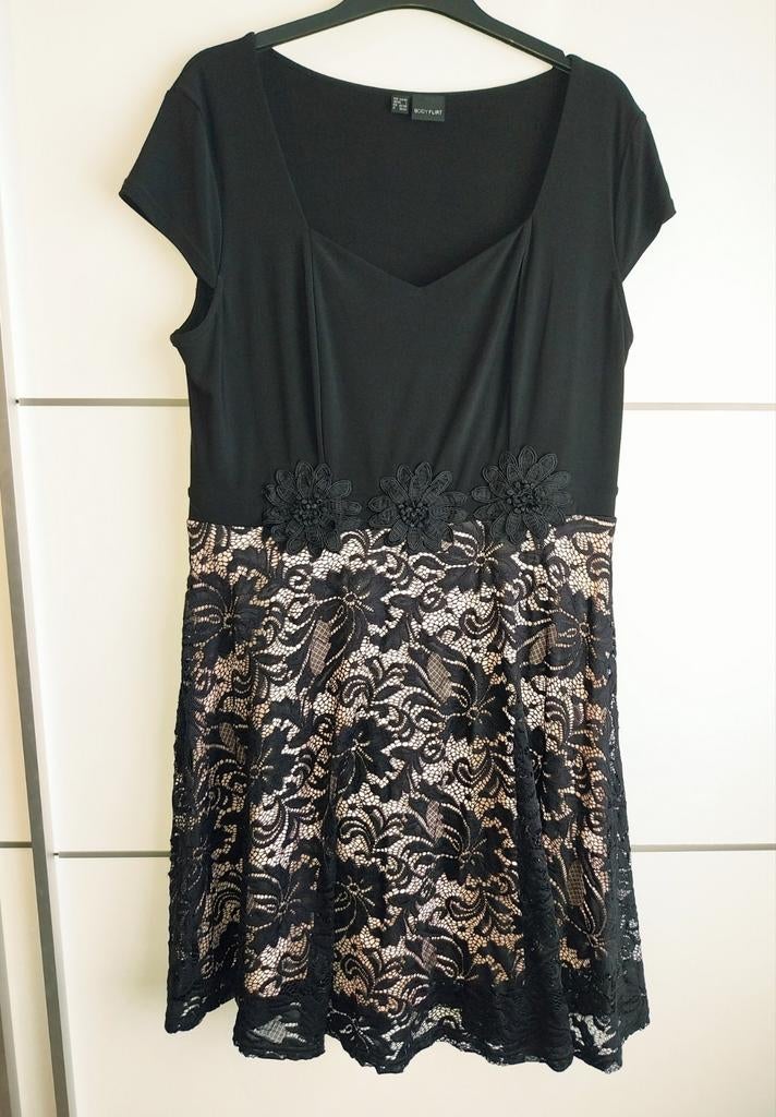 Jurk met bloemen-kant, Kleding | Dames, Ophalen of Verzenden, Zo goed als nieuw, Maat 42/44 (L)