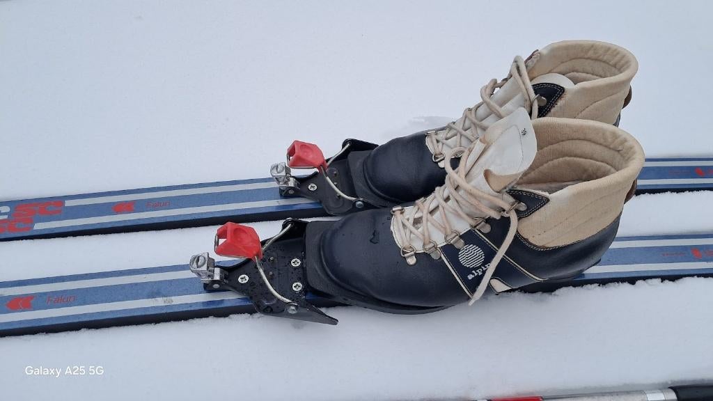 Skis de fond pour femme avec bâtons et souliers, Autres marques, Skis, Enlèvement, Ski de fond