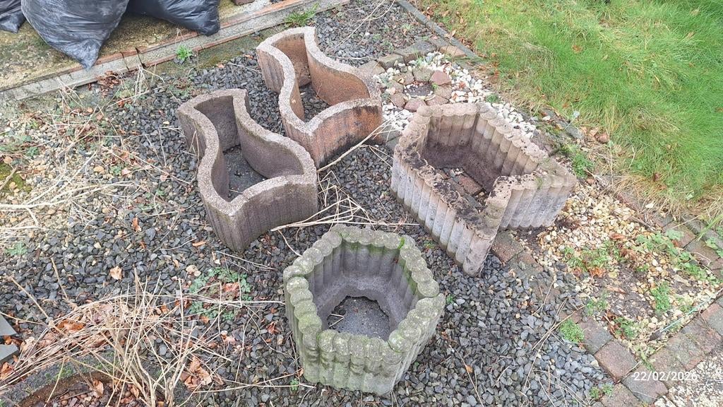 Betonnen bloembakken, Ophalen, Beton