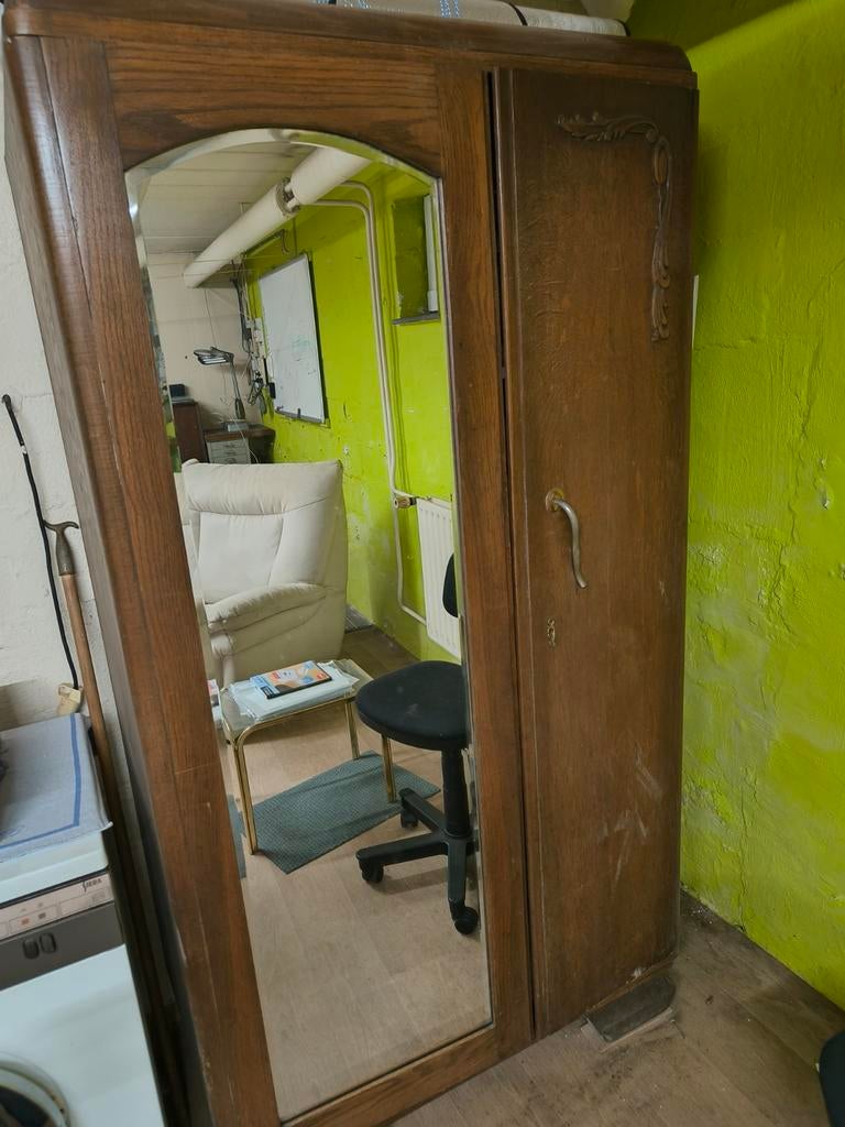 Spiegelkast, Ophalen