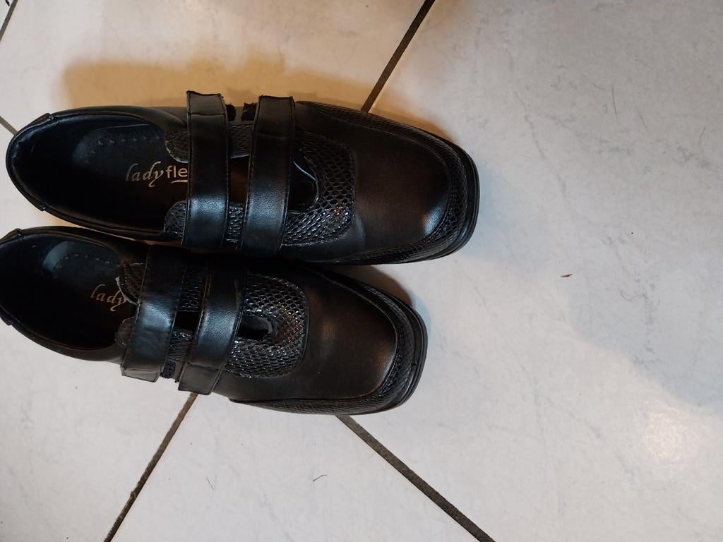 Paar nieuwe damesschoenen, maat 40., Neuf, Enlèvement, Autres types, Noir