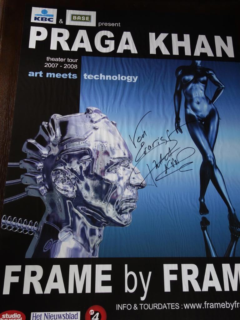 poster PRAGA KHAN  en T shirt FRAME BY FRAME 2007 getekend., Ophalen, Zo goed als nieuw, Poster, Artwork of Schilderij, Gesigneerd