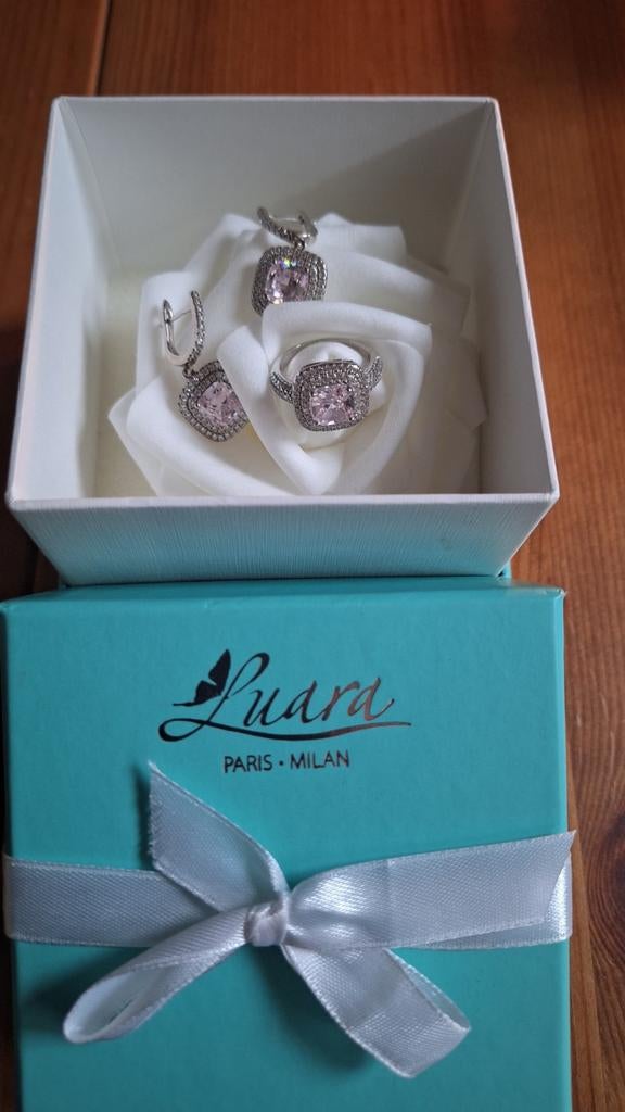 Silver set with zirconia, Met kristal, Ophalen of Verzenden, Zo goed als nieuw, Zilver
