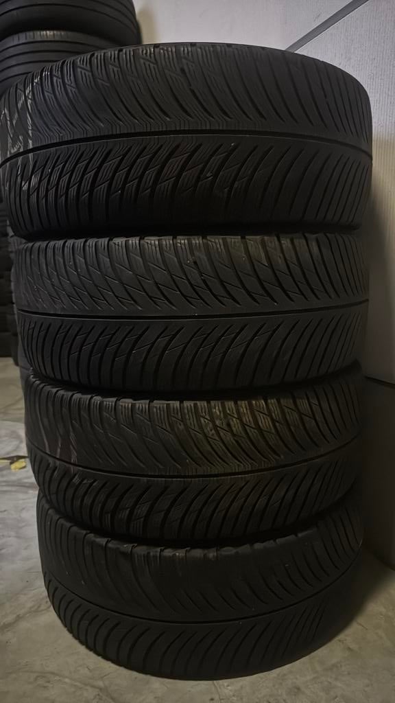 2454518  245/45/18  245/45R18 winter merk Michelin, Ophalen