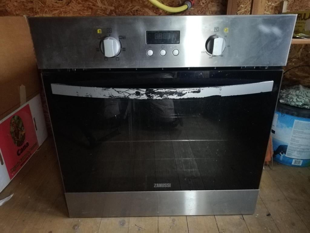 Zanussi „plug and cook” elektrische inbouwoven, Elektronische apparatuur, Gebruikt, Hete lucht, Oven met grill, Inbouw
