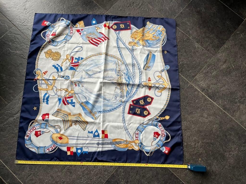 Mooie sjaal Damart, Kleding | Dames, Ophalen of Verzenden, Sjaal