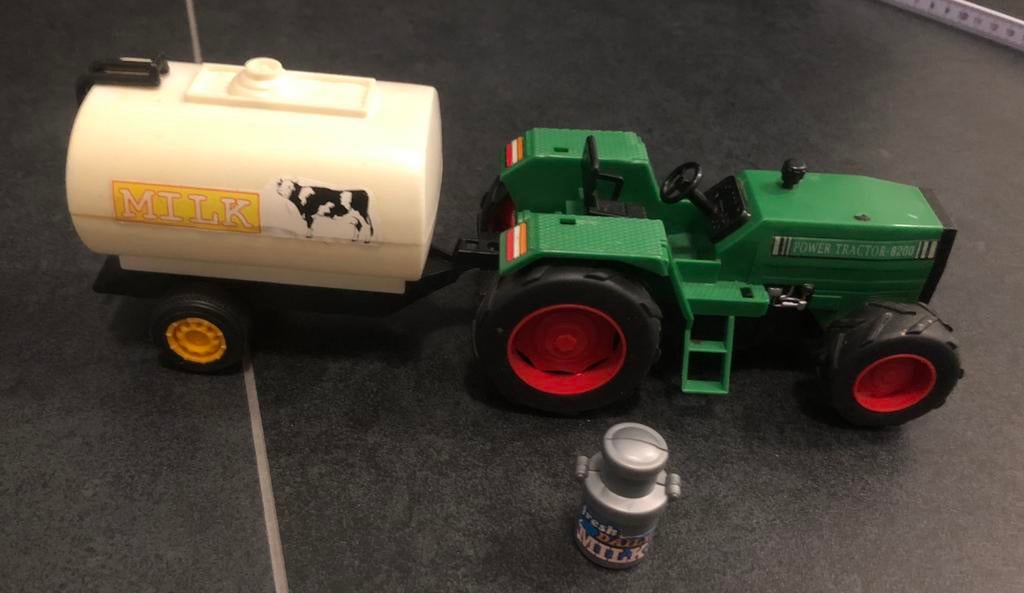 Speelgoed traktor met melkton en kruik., Ophalen of Verzenden