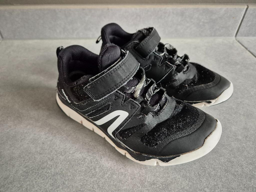 Sneakers noires et blanches (garçons, taille 33, Newfeel), Garçon, Enlèvement ou Envoi, Decathlon, Utilisé
