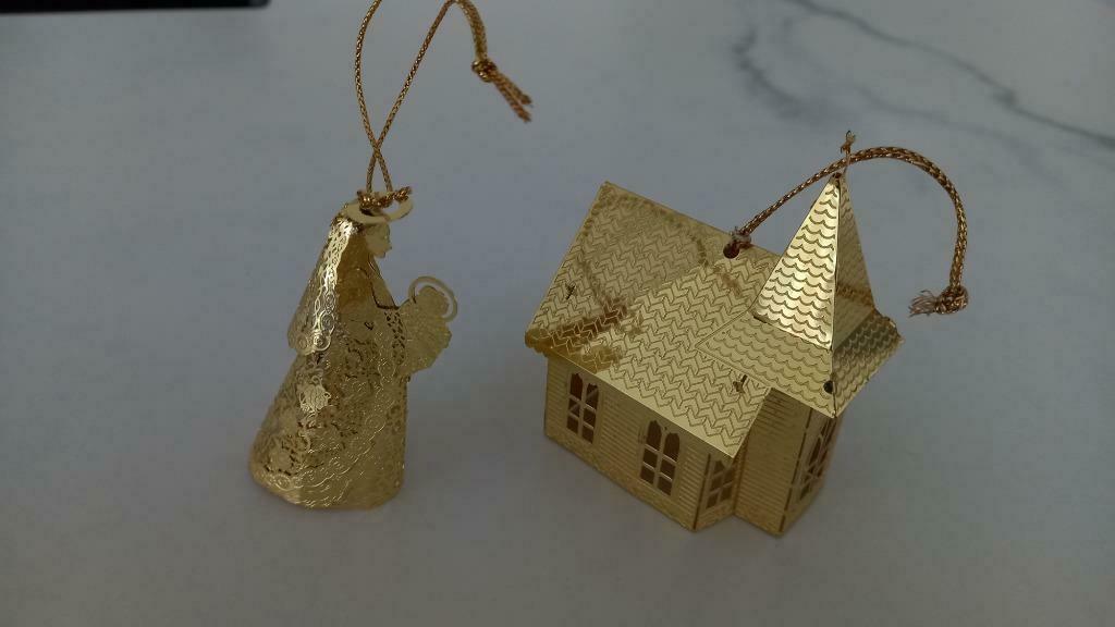 goudkleurige Madonna met kind, en kerkje, Ophalen of Verzenden