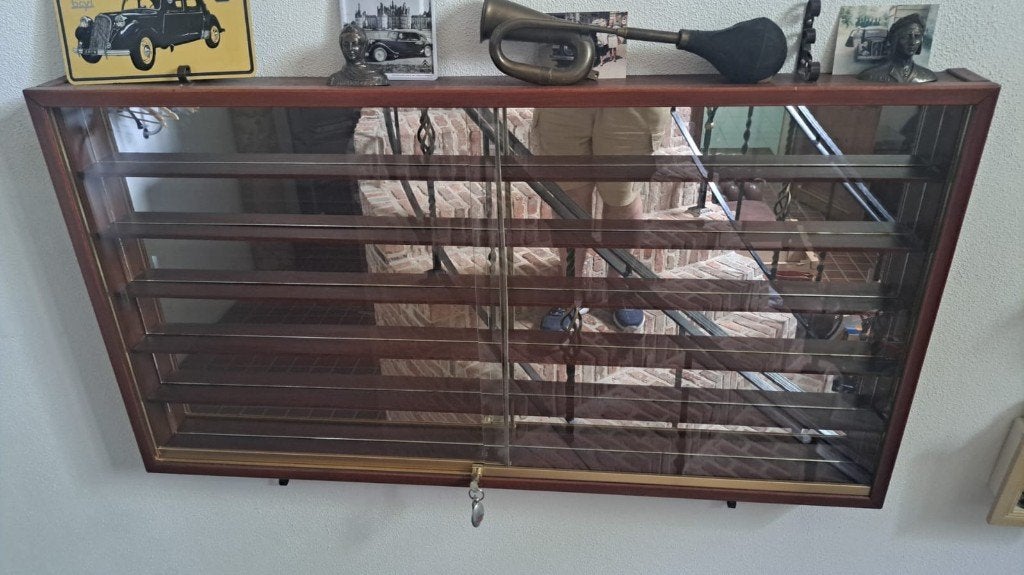 Diverses vitrines pour miniatures à un prix avantageux, Moins de 25 cm, Klassiek, Enlèvement, Utilisé