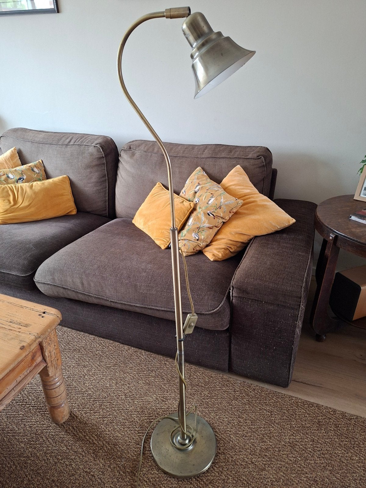 Lampe sur pied en laiton, Enlèvement