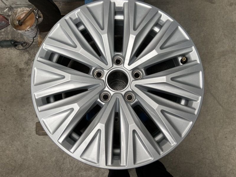 16 inch Volkswagen Jetta velg  5GM601025AC, -, Utilisé, -, -
