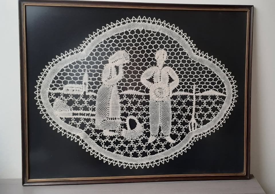 Grote kader met oud kantwerk, Antiek en Kunst, Ophalen