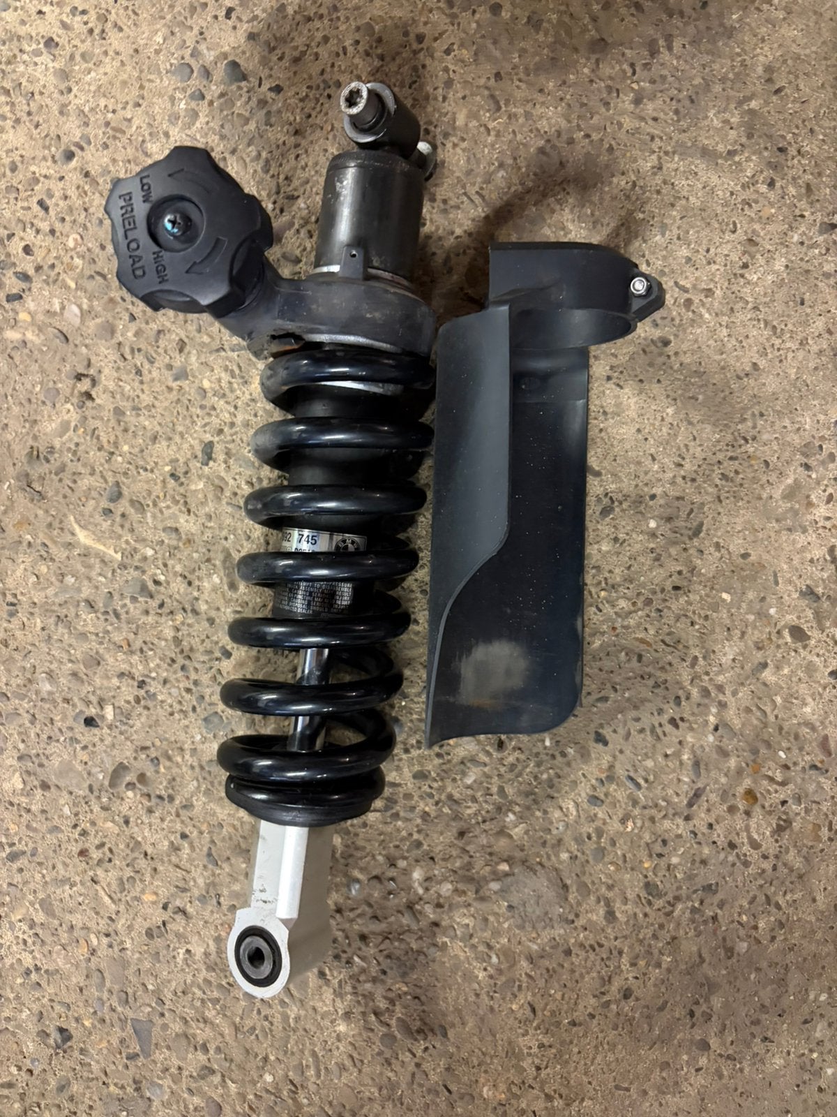 Shonkdemper bmw, Motoren, Ophalen