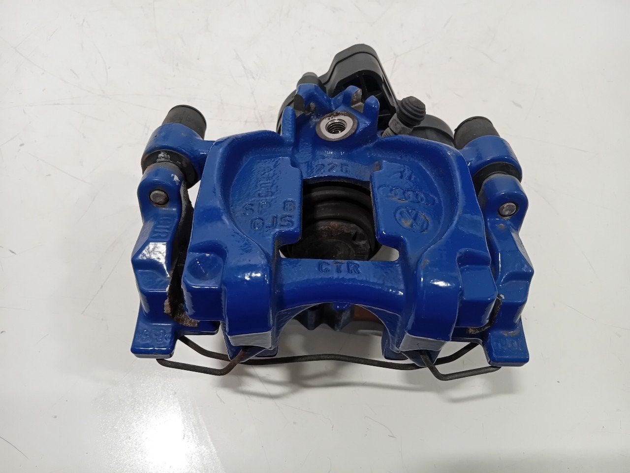Remklauw links achter Volkswagen Golf, Onderdelen@venauto.nl, Van der Ven Autorecycling B.V., Ettenseweg 76, 4706 PB Roosendaal, The Netherlands