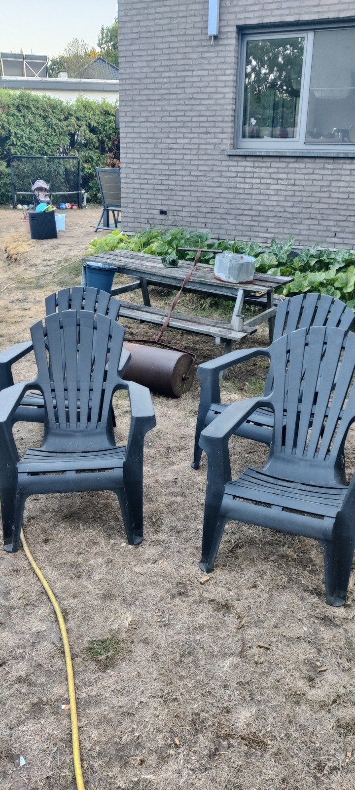 4 plastieken lage stoelen, Tuin en Terras, Ophalen