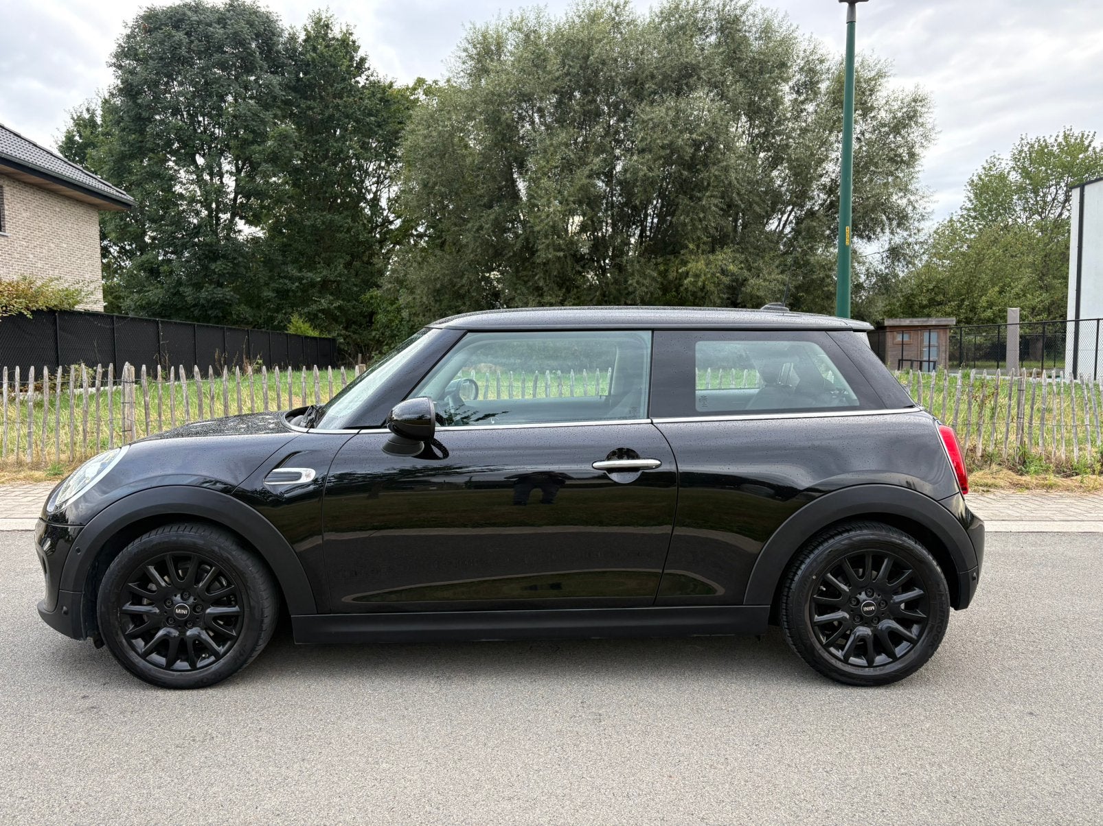 MINI One 1.5 One##41000km#Carplay#Led#dig Airco#Navi#bluetoo, Auto's, Mini, 1498 cc, Euro 6, Zwart, Grijs