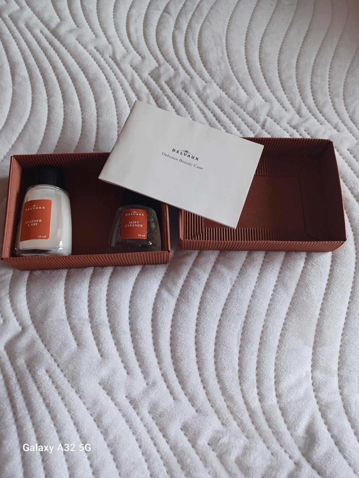 DELVAUX Kid nettoyage cuir siglé, Verzenden
