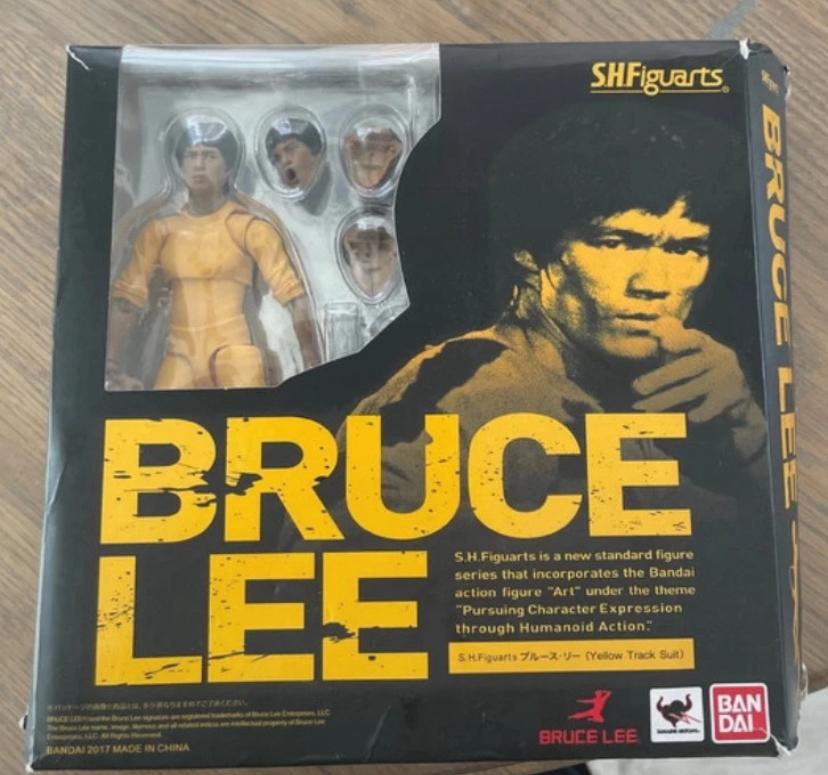 Bruce Lee actiefiguur S.H.Figuarts geel trainingspak, Ophalen of Verzenden, Zo goed als nieuw