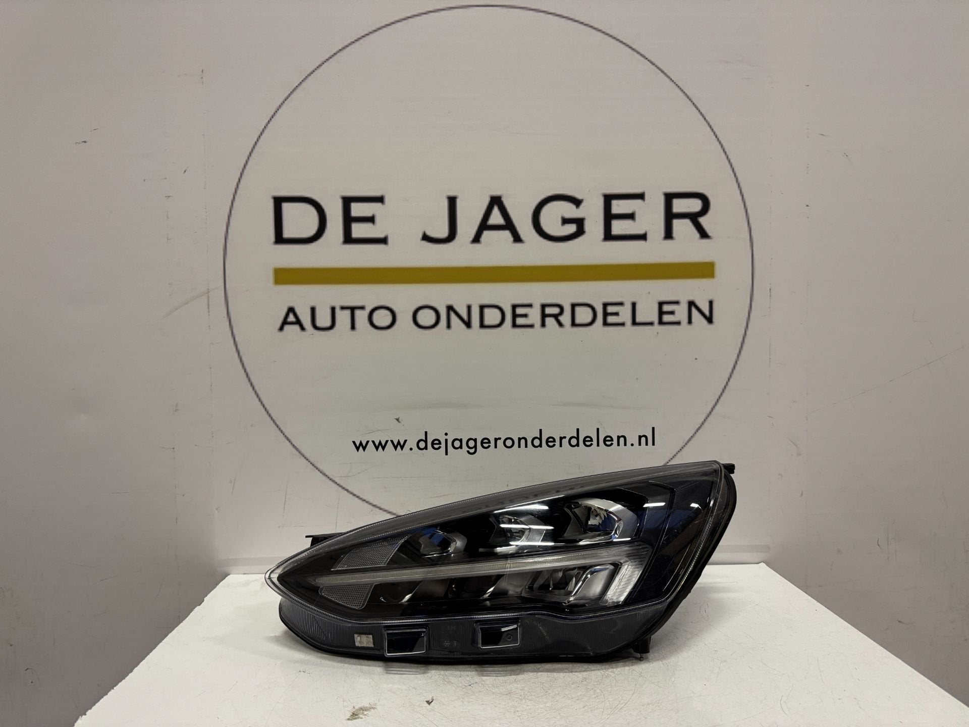 FORD FOCUS MK4 FEUX DE BORD FULL LED COMPL. JX7B-13E015-EK, Info@ford.com, Ford Motor Company, American Road 1
48126  Dearborn