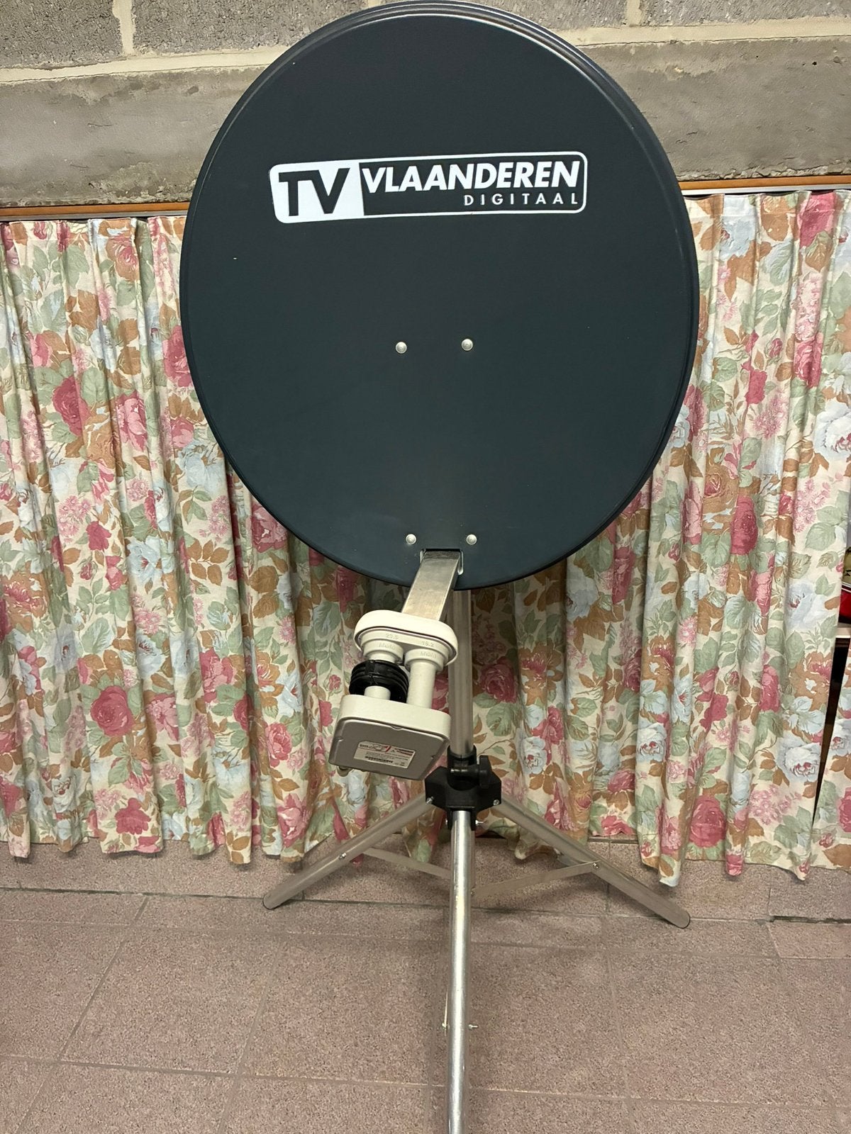 Schotel antenne, Enlèvement, Utilisé