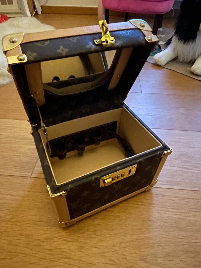 beautycase Louis V 85€ leder, Handtassen en Accessoires, Ophalen