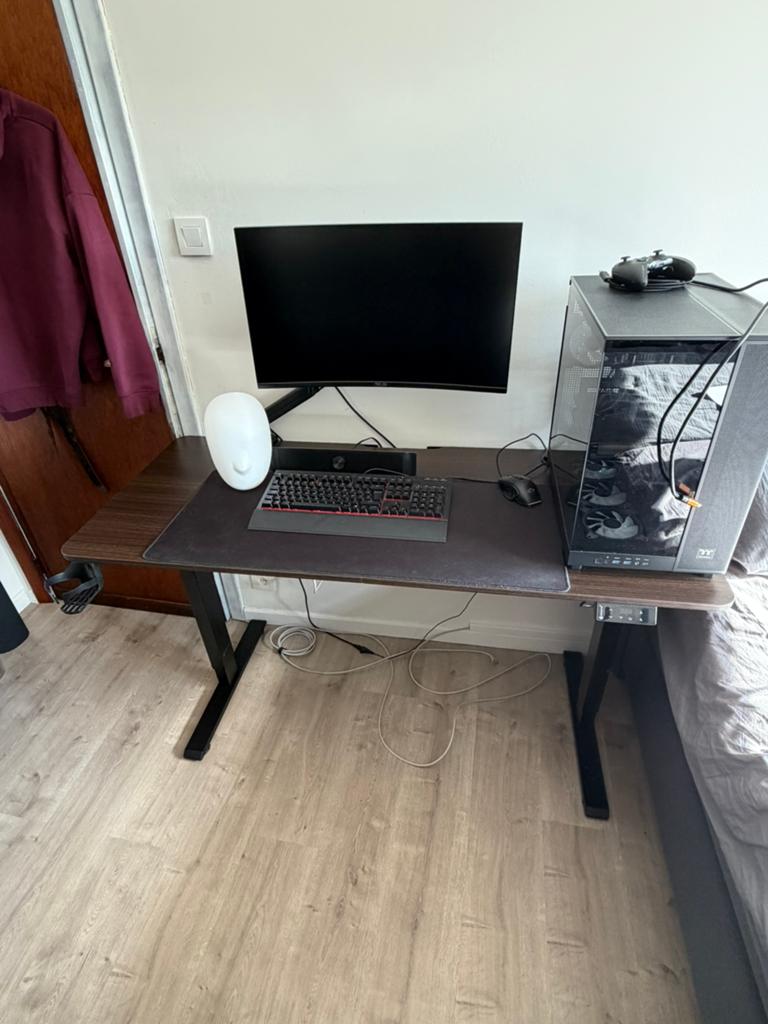 Bureau 140x60 bruin, Huis en Inrichting, Ophalen, Zit-sta bureau, Zo goed als nieuw, 140 cm