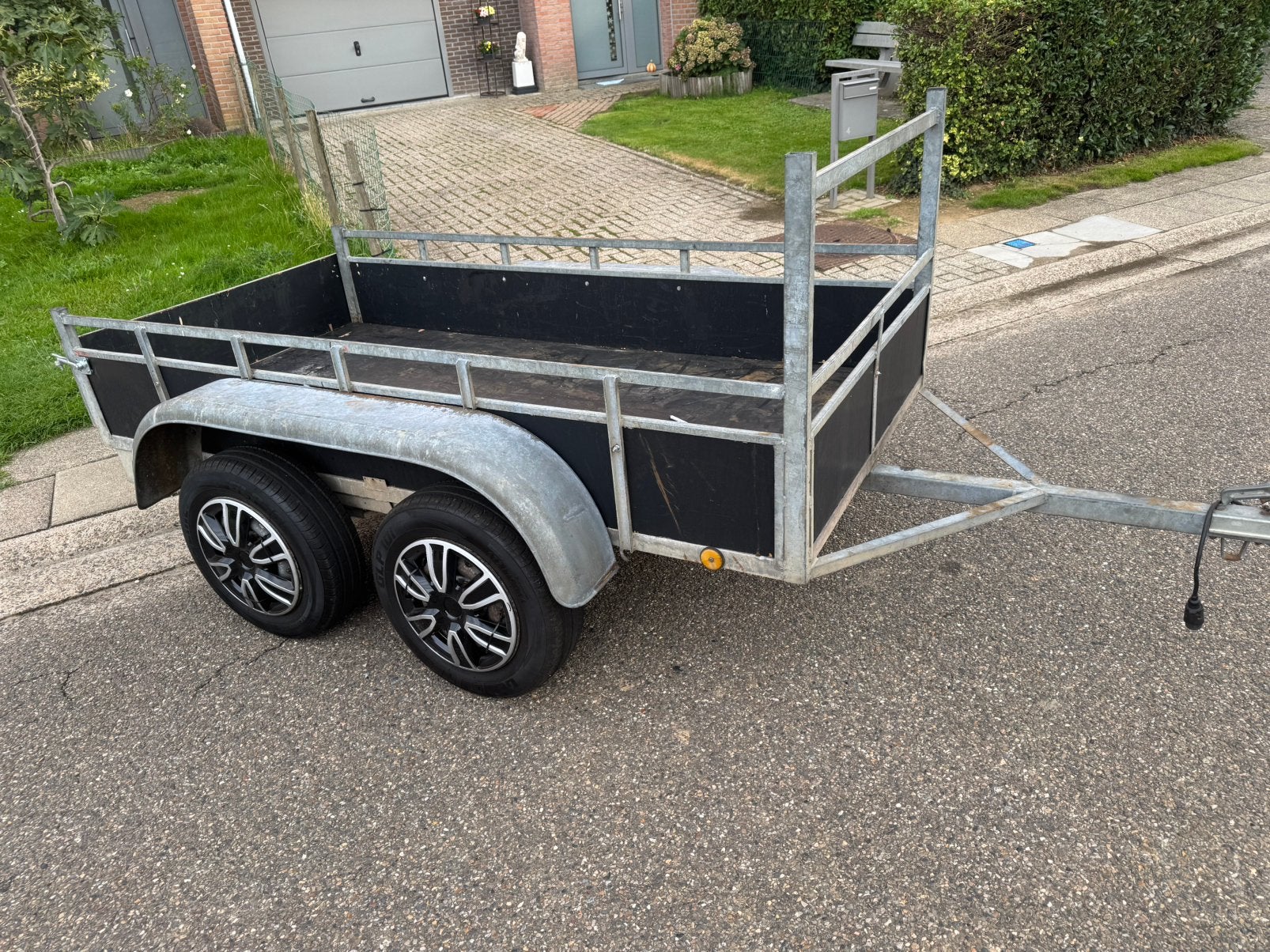 Dubbelasser te koop, Ophalen