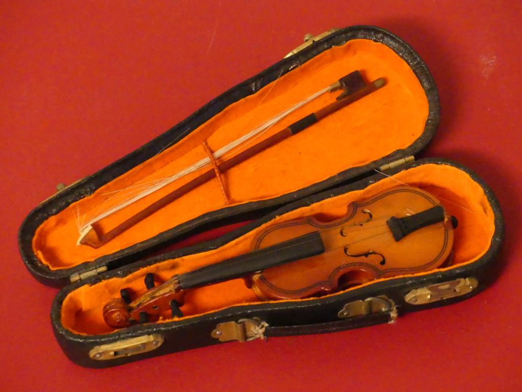 Viool miniatuur, Muziek en Instrumenten, Strijkinstrumenten | Overige, Ophalen of Verzenden, Gebruikt