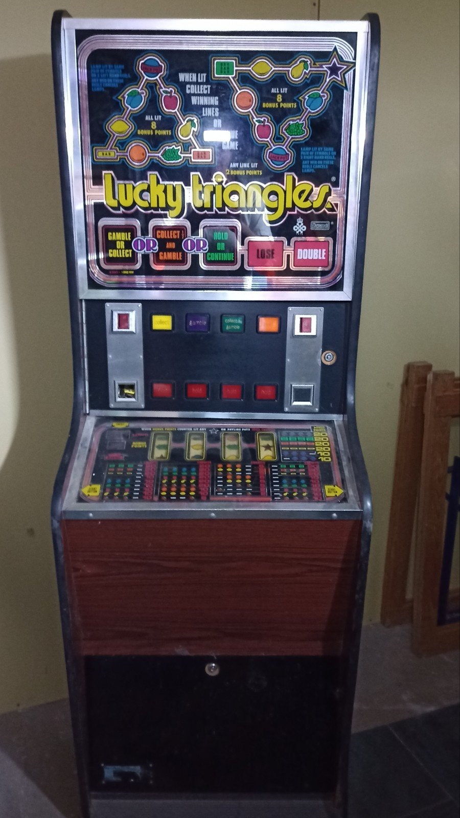 Machine à sous Lucky Triangle, Collections, Enlèvement, Utilisé, Avec clés