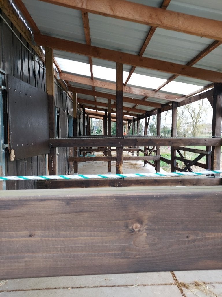 Luxe stal te huur, Stalling, 2 of 3 paarden of pony's