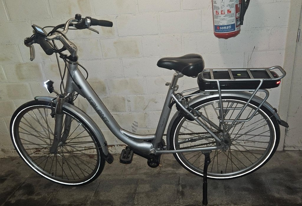 2 fietsen, Fietsen en Brommers, Fietsen | Dames | Damesfietsen, Versnellingen, Ophalen