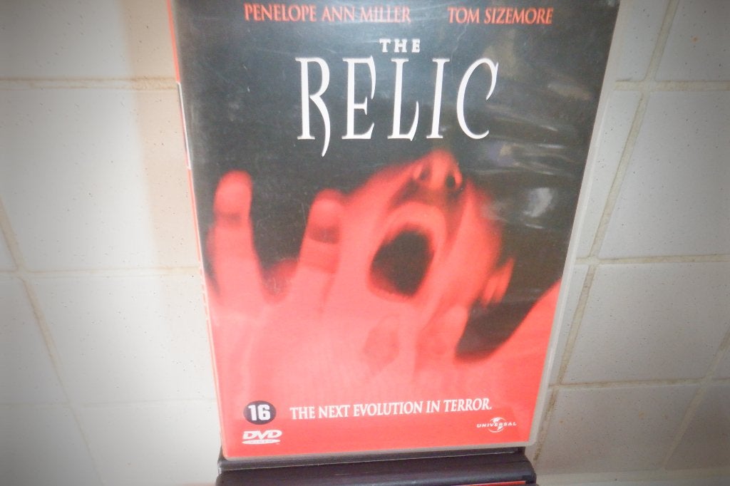DVD The Relic.(Penelope Ann Miller & Tom Sizemore), CD & DVD, DVD | Horreur, À partir de 16 ans, Envoi, Comme neuf, Monstres