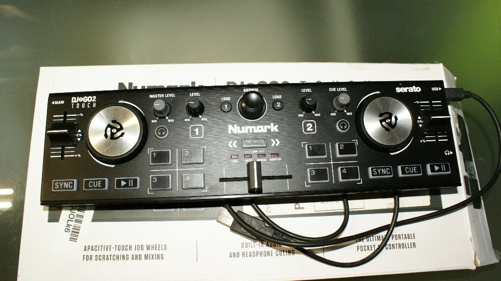 Contrôleur DJ Serato Numark DJ GO2, Musique & Instruments, DJ sets & Platines, Comme neuf, DJ-Set, Numark, Enlèvement