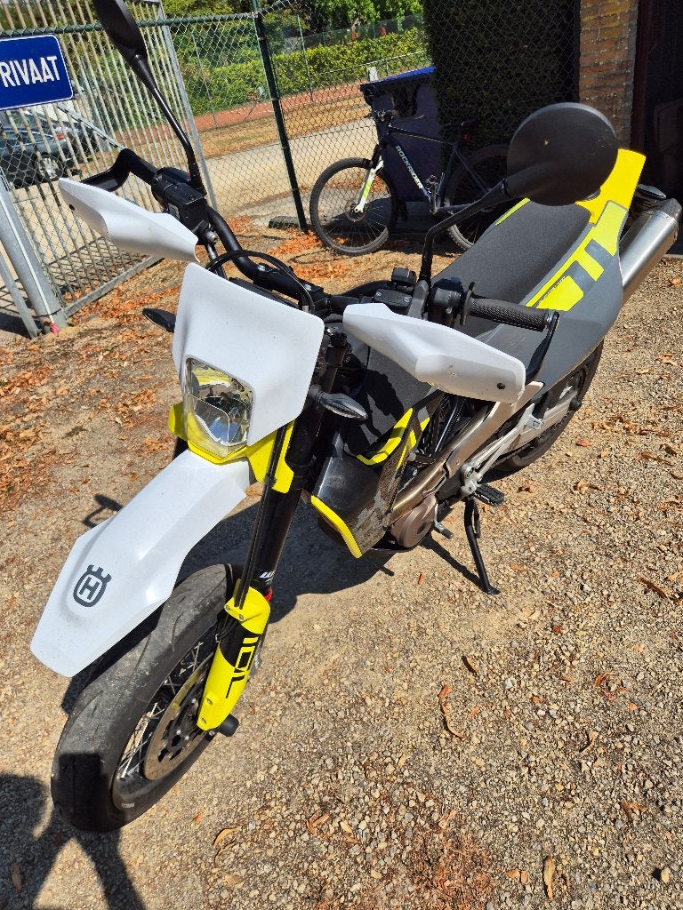 Husgvarna 701 super moto, Boeken, Ophalen of Verzenden, Zo goed als nieuw