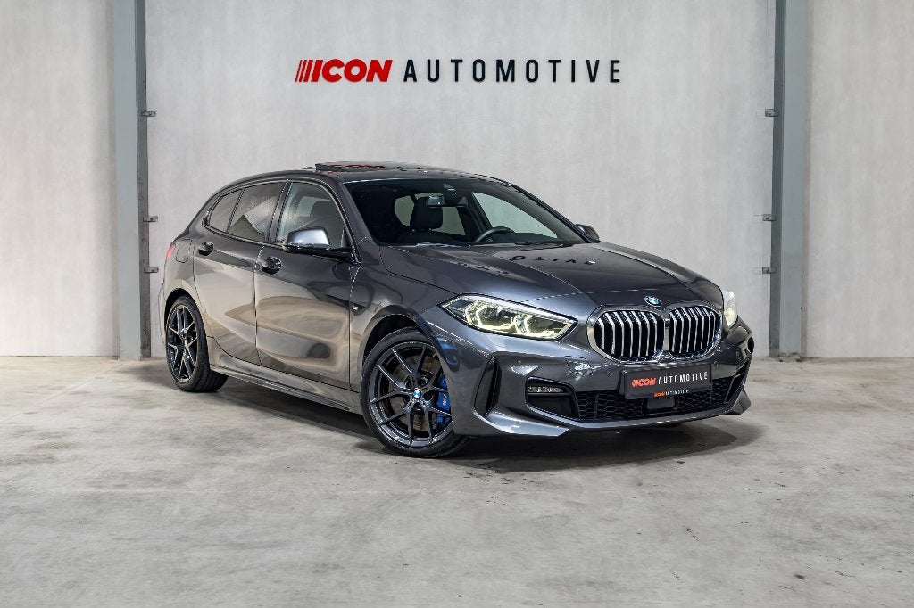 BMW 118 I - M PACK | PANO | LED | CARPLAY | PDC, Auto's, Dealer onderhouden, 1 Reeks, 1365 kg, 5 deurs