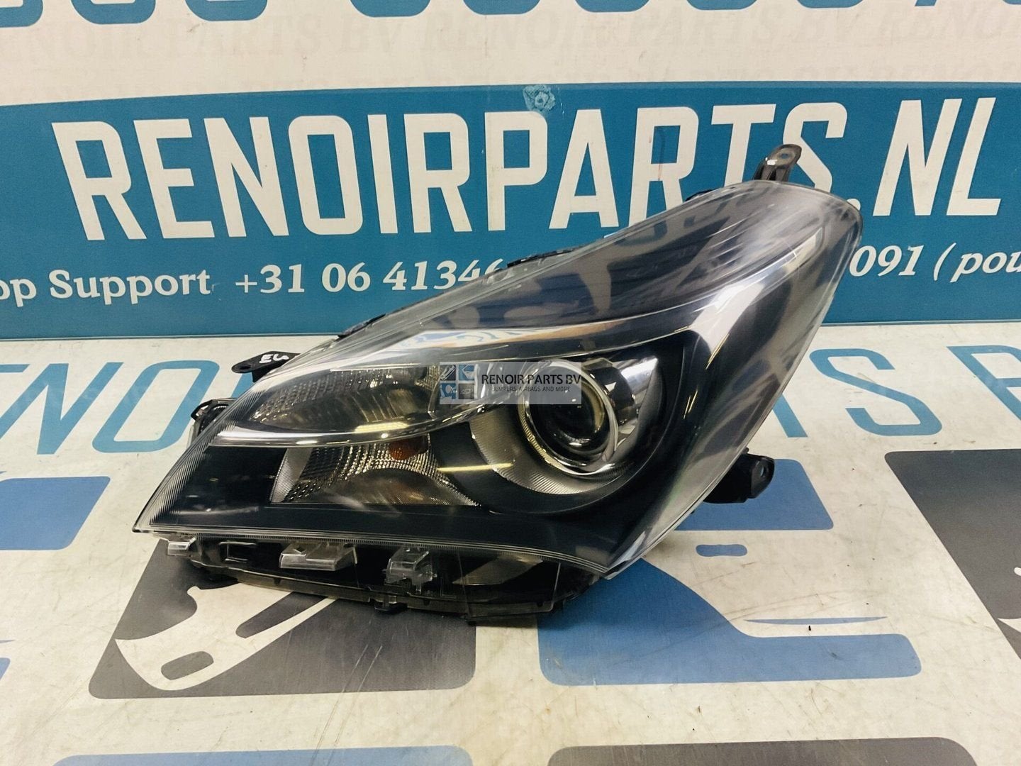 Koplamp Toyota Yaris Halogeen Links 2-B8-8258, Auto-onderdelen, Gebruikt, -, -, 6 maanden garantie