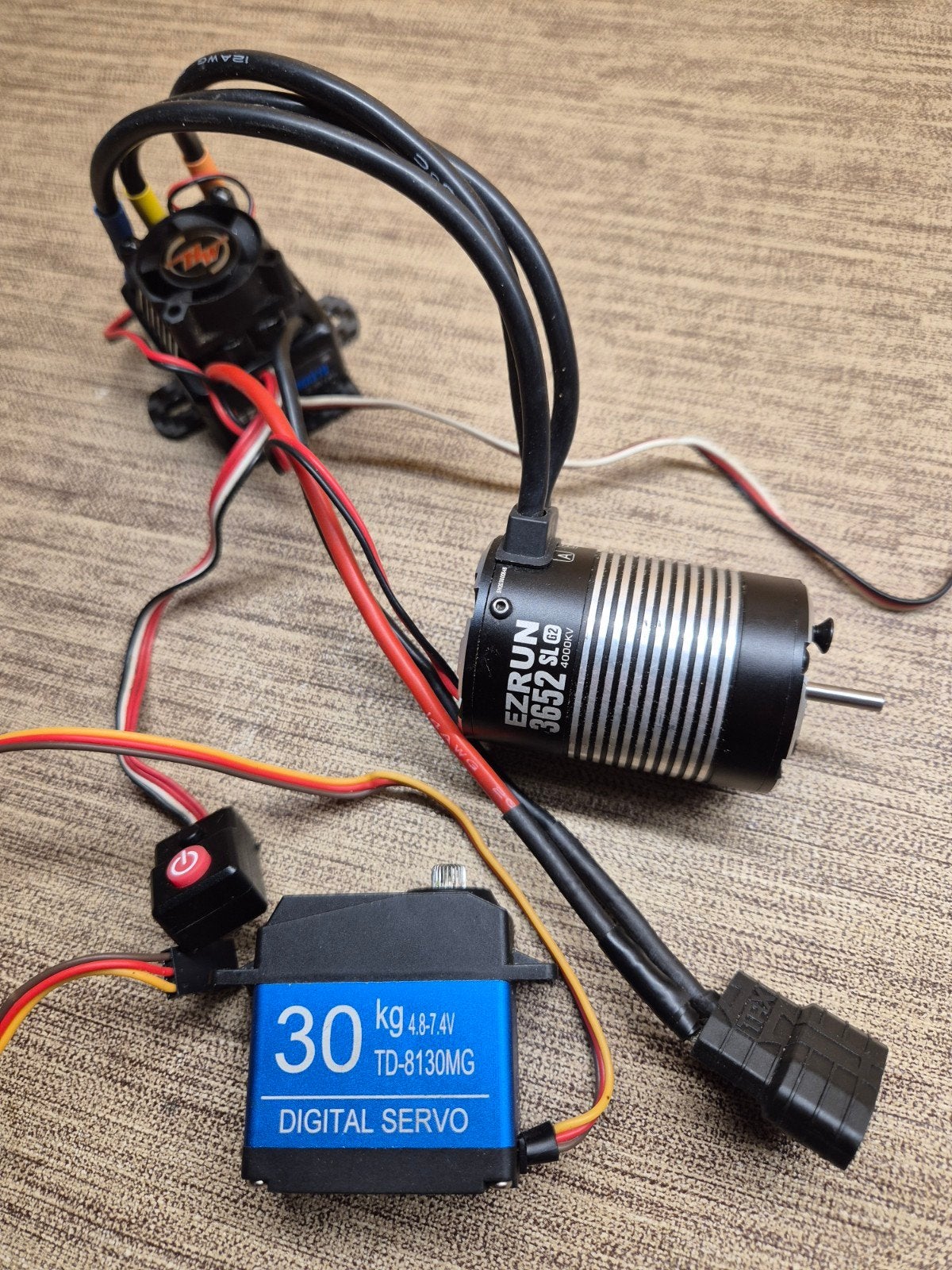 Esc/motor/ servo combo, Hobby & Loisirs créatifs, Modélisme | Radiocommandé & Téléguidé | Autre, Enlèvement ou Envoi